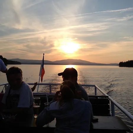 S Vyhledem Na Jezero דירה *
